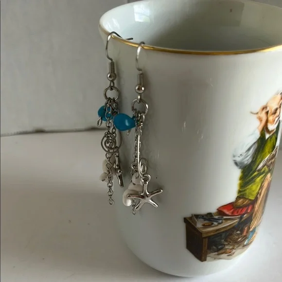 Vintage-Inspired Silver and Blue sea glass Filigree Earrings - Picture 3 of 4